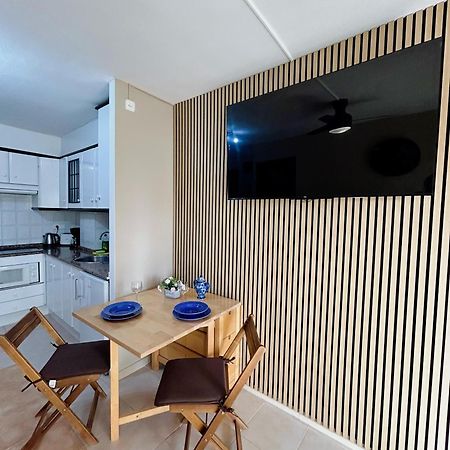 Comfy Apartment In Салоу Екстериор снимка