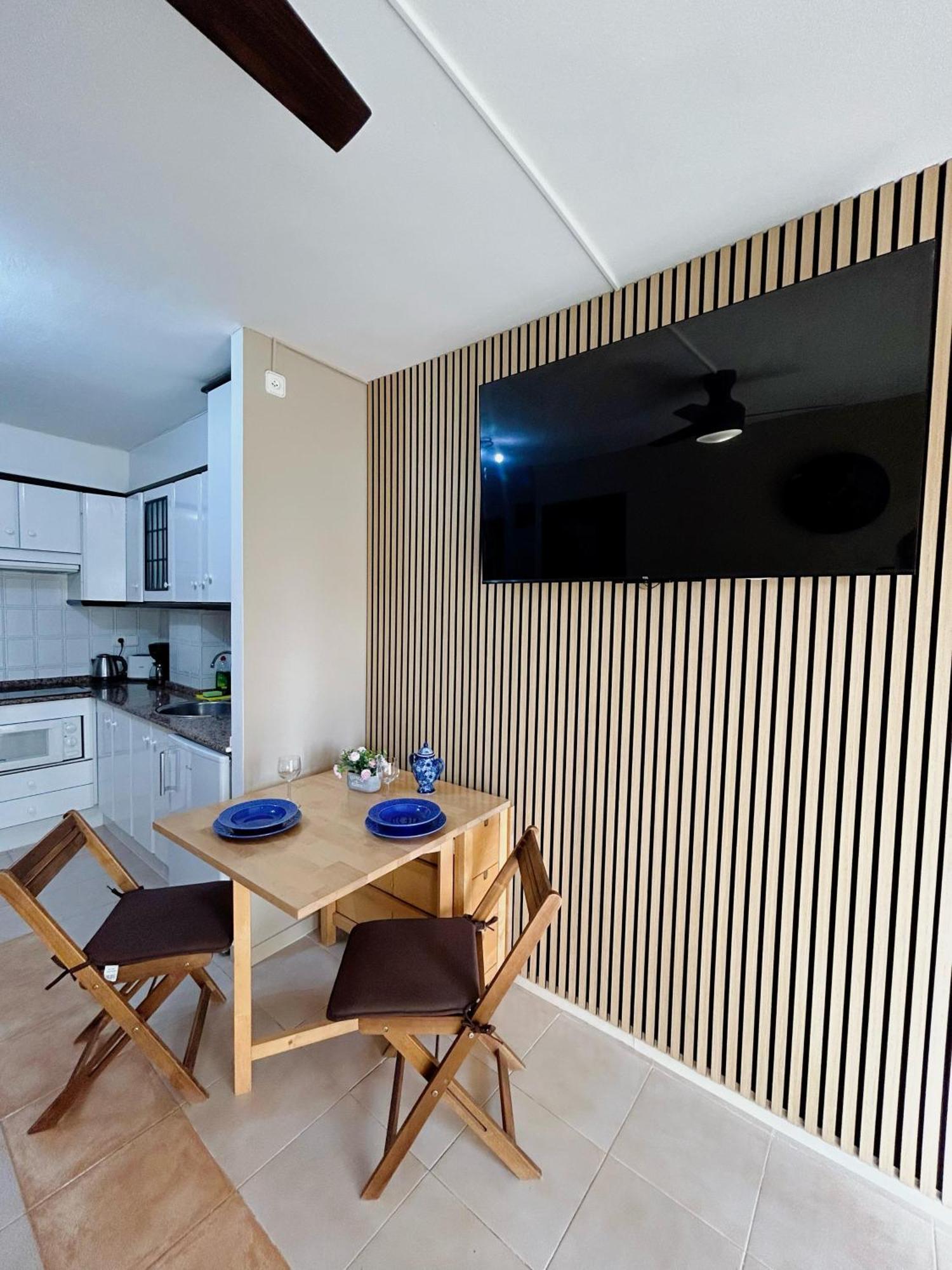 Comfy Apartment In Салоу Екстериор снимка