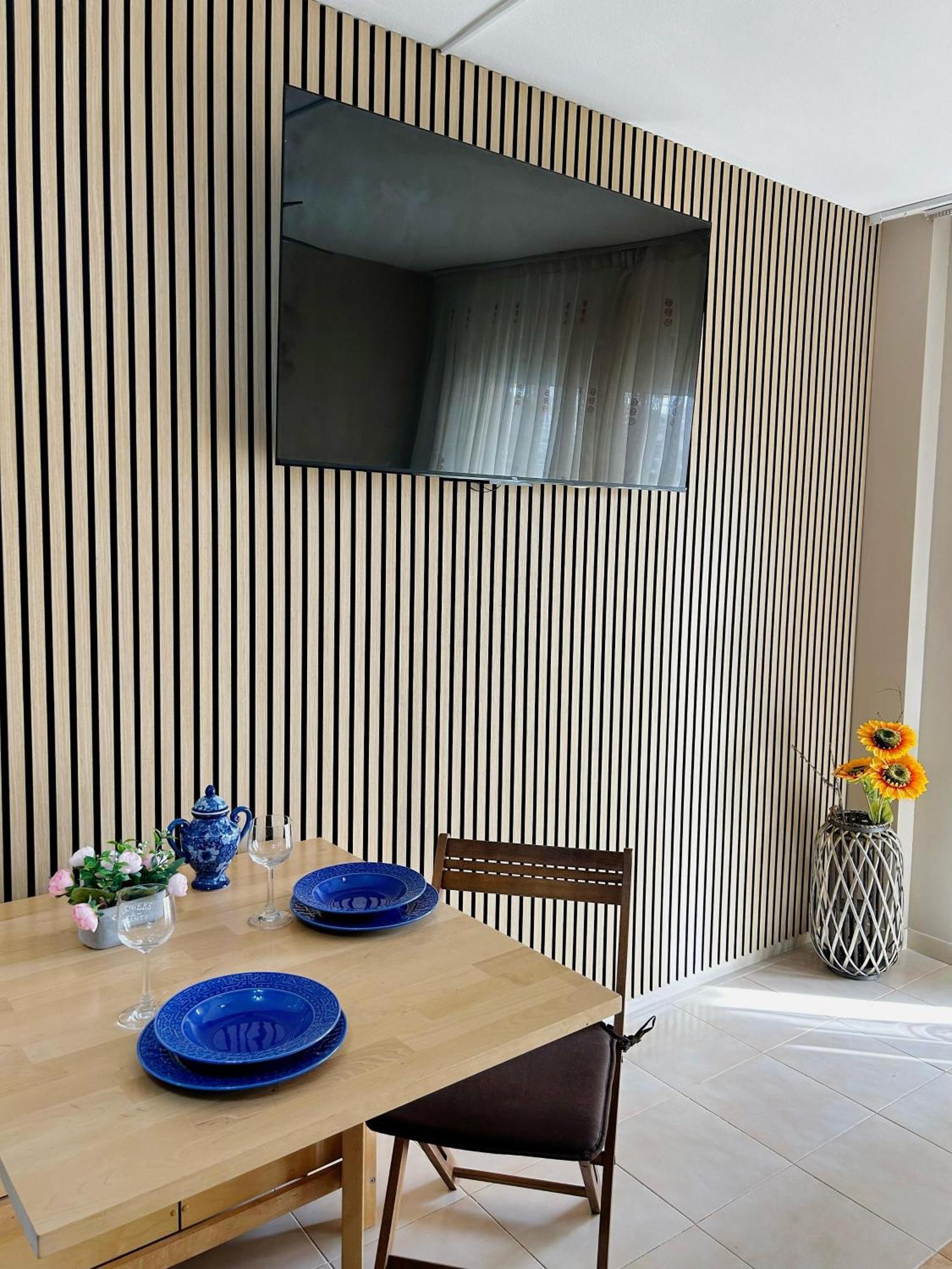 Comfy Apartment In Салоу Екстериор снимка